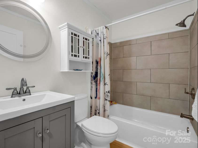 154 Freedom Road, Hendersonville, NC 28782.  MLS# CAR4243481, YatesRealty ID 5711. 