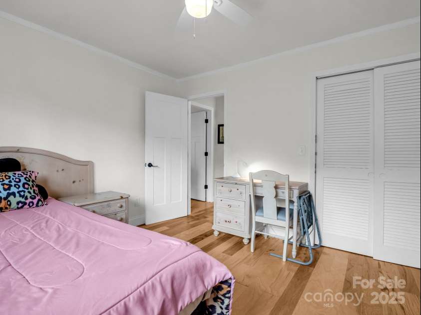 154 Freedom Road, Hendersonville, NC 28782.  MLS# CAR4243481, YatesRealty ID 5711. 