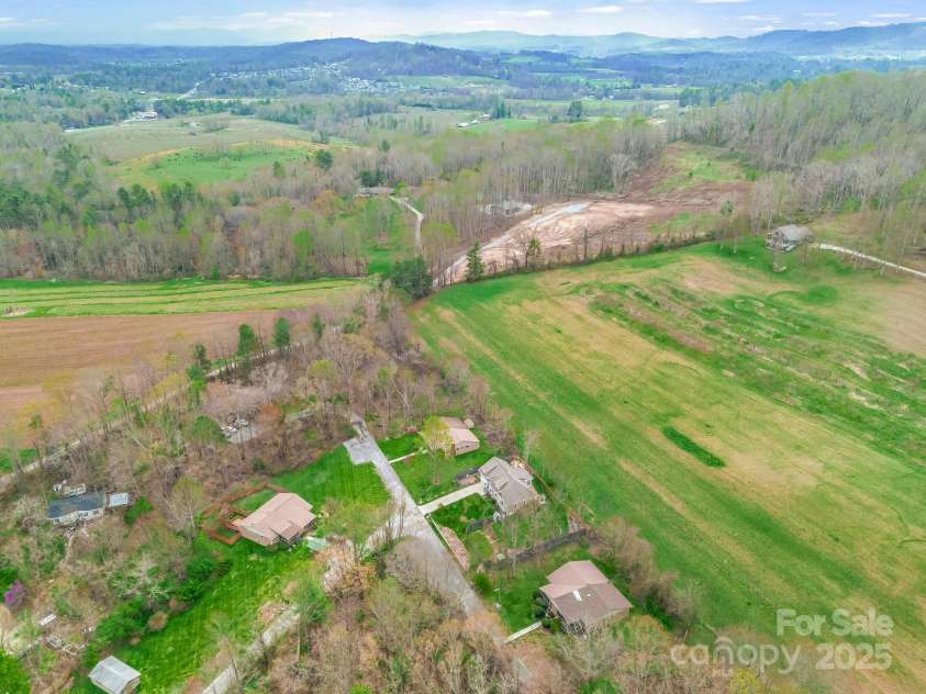 154 Freedom Road, Hendersonville, NC 28782.  MLS# CAR4243481, YatesRealty ID 5711. 