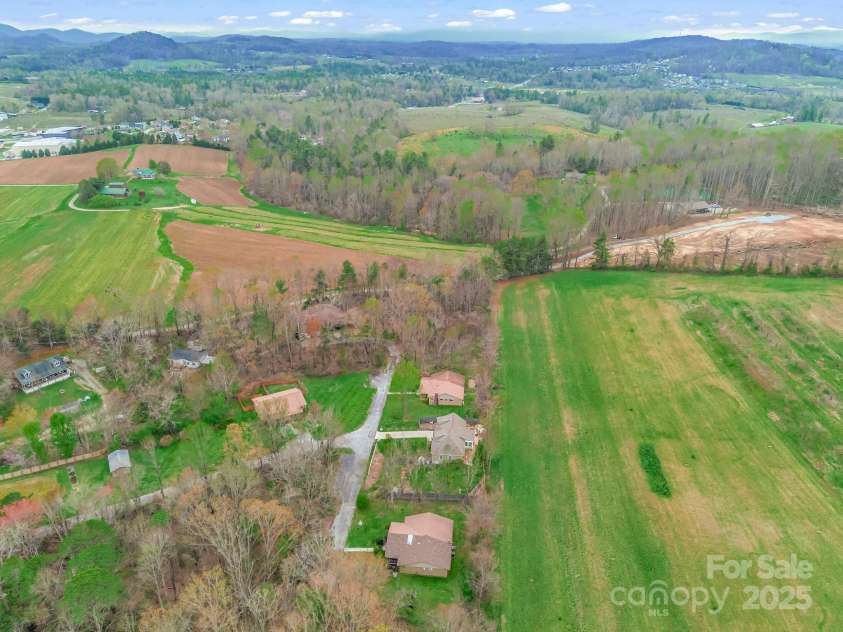 154 Freedom Road, Hendersonville, NC 28782.  MLS# CAR4243481, YatesRealty ID 5711. 