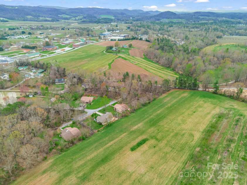 154 Freedom Road, Hendersonville, NC 28782.  MLS# CAR4243481, YatesRealty ID 5711. 