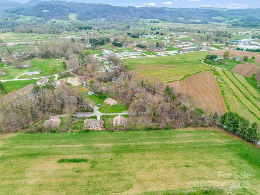 154 Freedom Road, Hendersonville, NC 28782.  MLS# CAR4243481, YatesRealty ID 5711. 