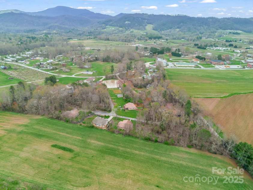 154 Freedom Road, Hendersonville, NC 28782.  MLS# CAR4243481, YatesRealty ID 5711. 