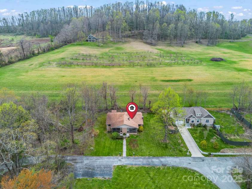154 Freedom Road, Hendersonville, NC 28782.  MLS# CAR4243481, YatesRealty ID 5711. 