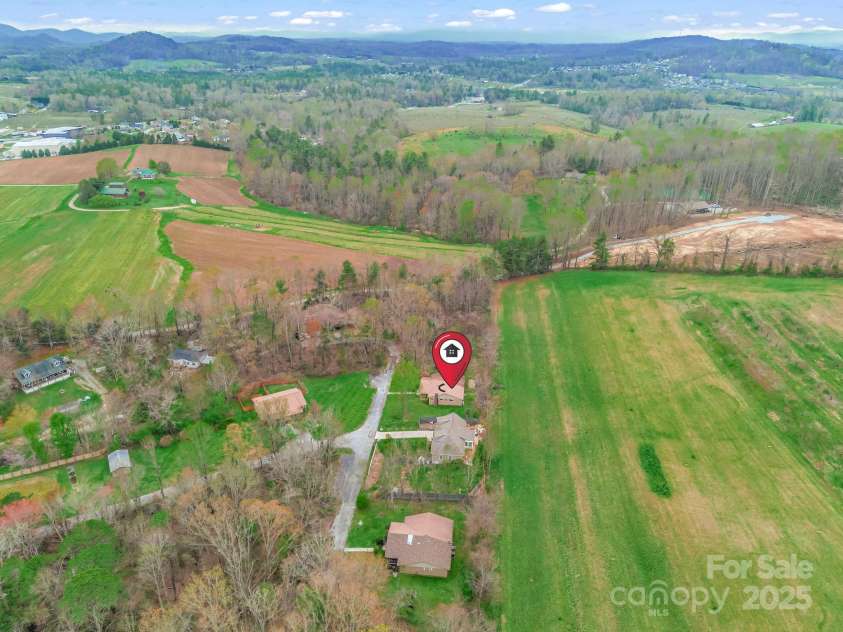 154 Freedom Road, Hendersonville, NC 28782.  MLS# CAR4243481, YatesRealty ID 5711. 