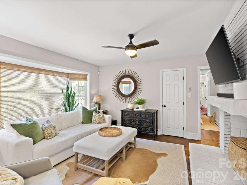 5109 Wedgewood Drive, Charlotte, NC 28210.  MLS# CAR4433813, YatesRealty ID 57110. 
