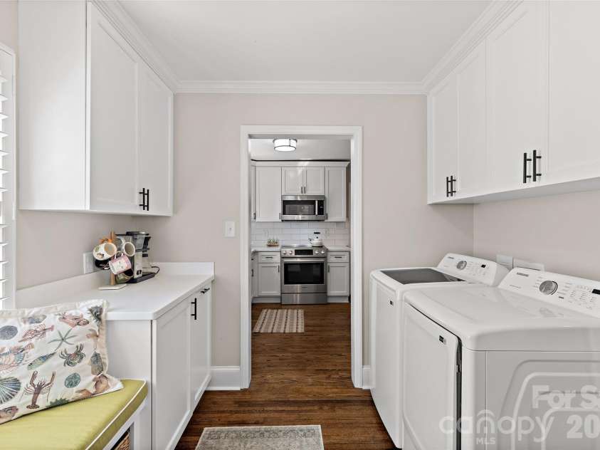 5109 Wedgewood Drive, Charlotte, NC 28210.  MLS# CAR4433813, YatesRealty ID 57110. Butler's Panty/Laundry