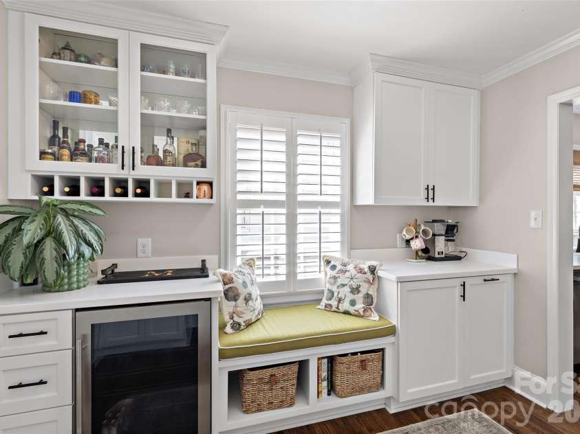 5109 Wedgewood Drive, Charlotte, NC 28210.  MLS# CAR4433813, YatesRealty ID 57110. Butler's Panty/Laundry