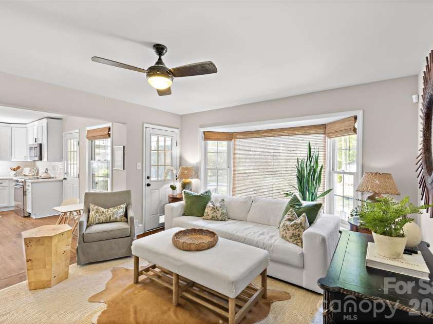 5109 Wedgewood Drive, Charlotte, NC 28210.  MLS# CAR4433813, YatesRealty ID 57110. Den