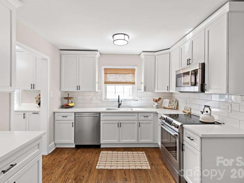 5109 Wedgewood Drive, Charlotte, NC 28210.  MLS# CAR4433813, YatesRealty ID 57110. Kitchen