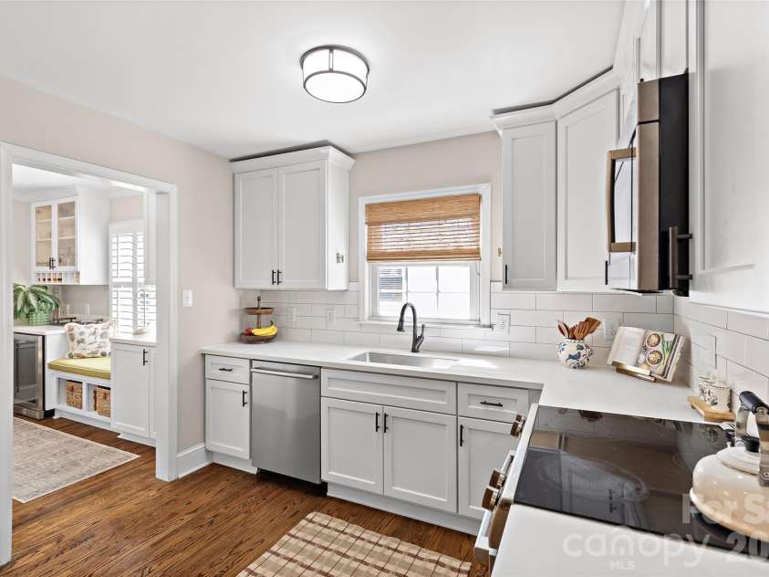 5109 Wedgewood Drive, Charlotte, NC 28210.  MLS# CAR4433813, YatesRealty ID 57110. Kitchen