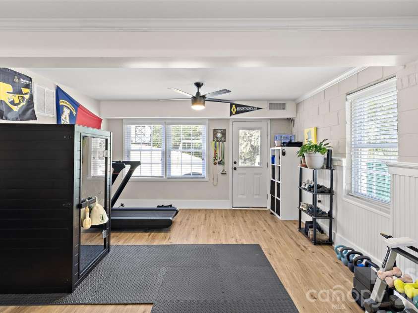 5109 Wedgewood Drive, Charlotte, NC 28210.  MLS# CAR4433813, YatesRealty ID 57110. Workout Space