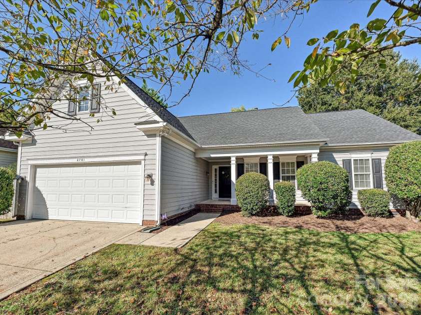 6701 Sweetfield Drive, Charlotte, NC 28269.  MLS# CAR4435077, YatesRealty ID 57114. 