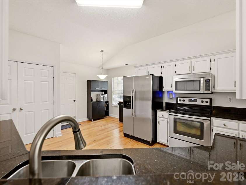 6701 Sweetfield Drive, Charlotte, NC 28269.  MLS# CAR4435077, YatesRealty ID 57114. 
