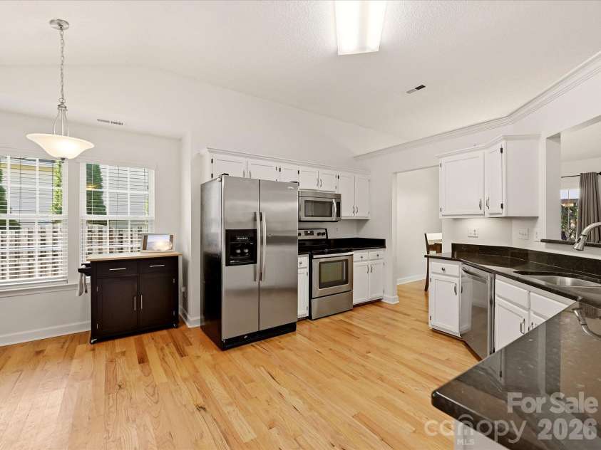 6701 Sweetfield Drive, Charlotte, NC 28269.  MLS# CAR4435077, YatesRealty ID 57114. 