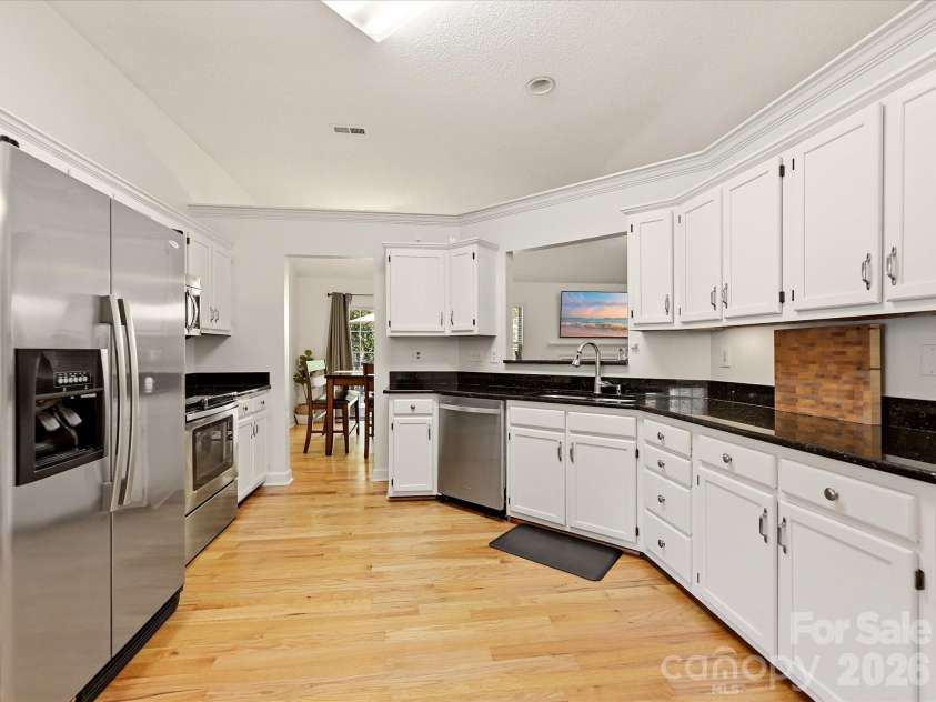 6701 Sweetfield Drive, Charlotte, NC 28269.  MLS# CAR4435077, YatesRealty ID 57114. 