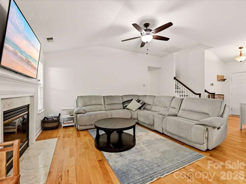 6701 Sweetfield Drive, Charlotte, NC 28269.  MLS# CAR4435077, YatesRealty ID 57114. 