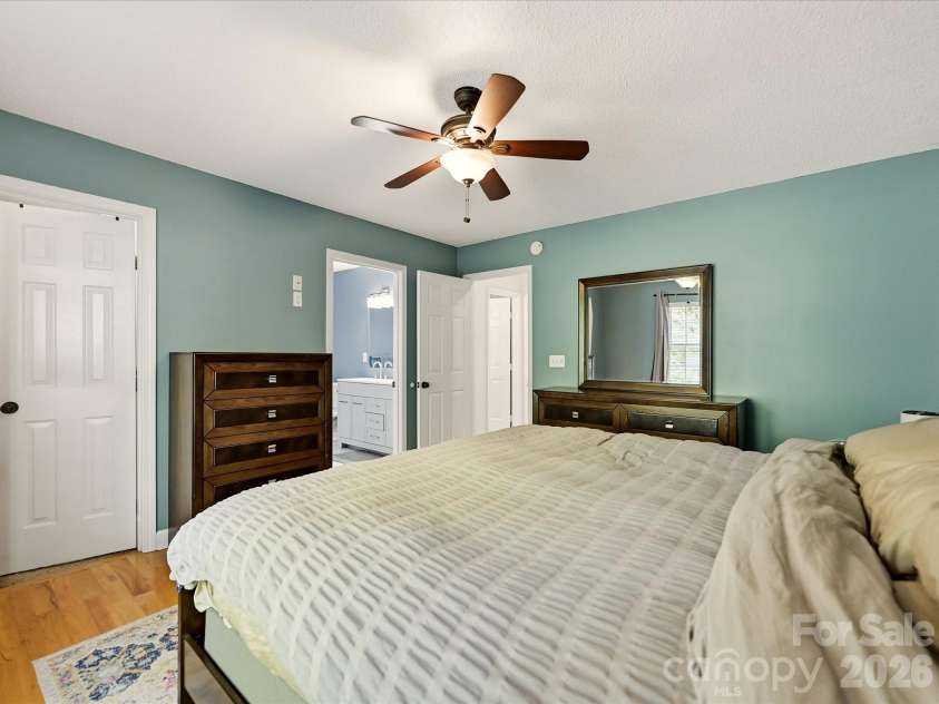 6701 Sweetfield Drive, Charlotte, NC 28269.  MLS# CAR4435077, YatesRealty ID 57114. 