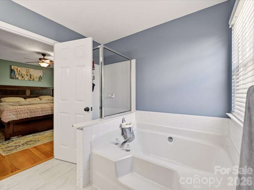 6701 Sweetfield Drive, Charlotte, NC 28269.  MLS# CAR4435077, YatesRealty ID 57114. 