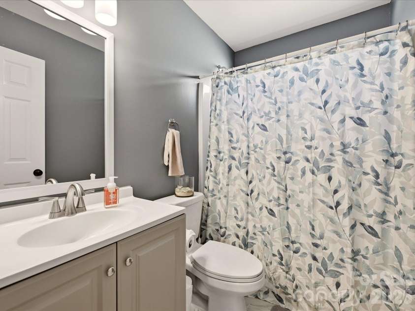 6701 Sweetfield Drive, Charlotte, NC 28269.  MLS# CAR4435077, YatesRealty ID 57114. 