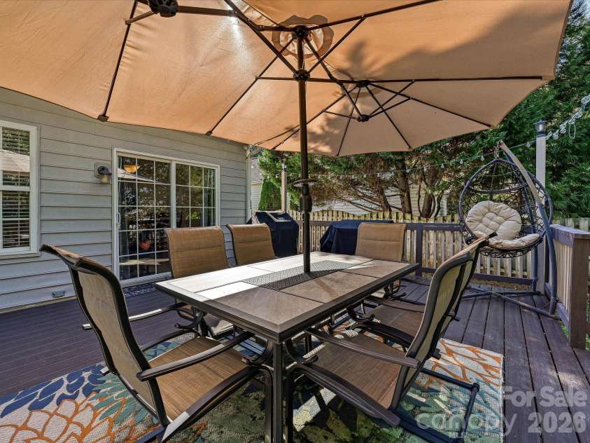 6701 Sweetfield Drive, Charlotte, NC 28269.  MLS# CAR4435077, YatesRealty ID 57114. 