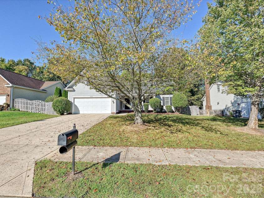 6701 Sweetfield Drive, Charlotte, NC 28269.  MLS# CAR4435077, YatesRealty ID 57114. 