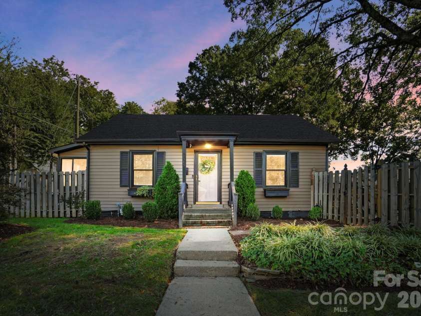 1545 Wickford Place, Charlotte, NC 28203.  MLS# CAR4435414, YatesRealty ID 57118. 