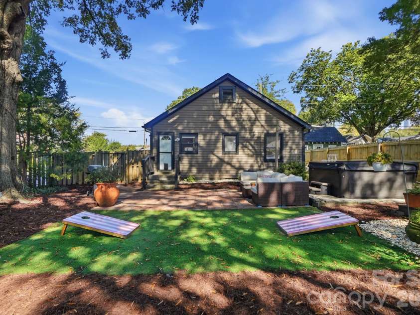 1545 Wickford Place, Charlotte, NC 28203.  MLS# CAR4435414, YatesRealty ID 57118. 