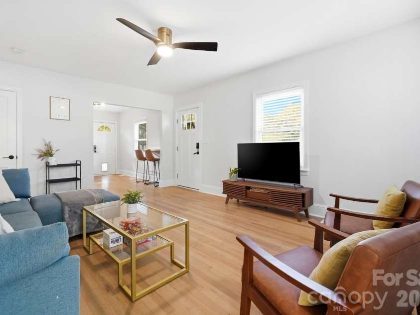 1545 Wickford Place, Charlotte, NC 28203.  MLS# CAR4435414, YatesRealty ID 57118. 