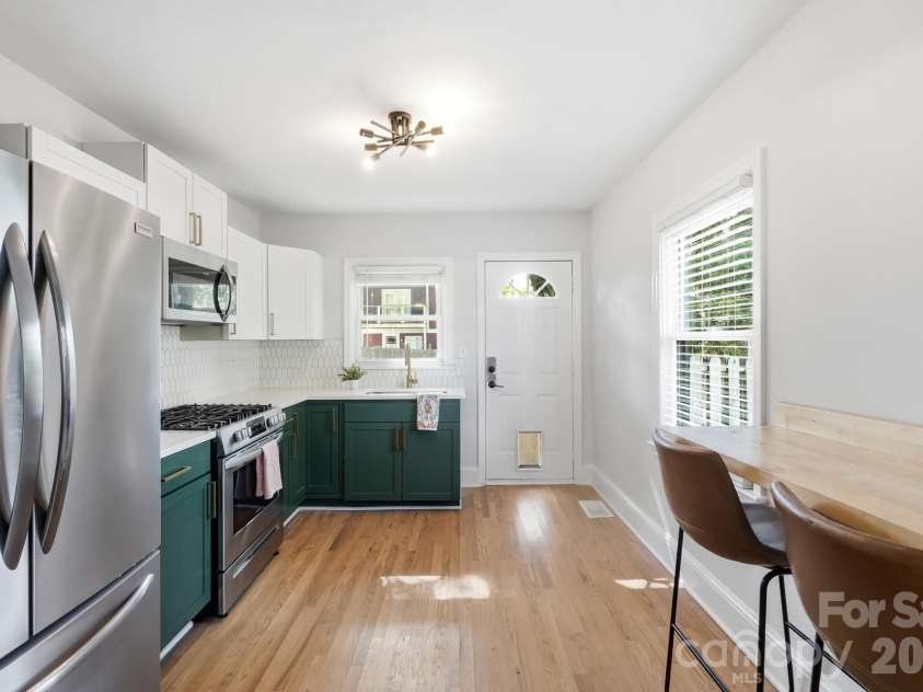 1545 Wickford Place, Charlotte, NC 28203.  MLS# CAR4435414, YatesRealty ID 57118. 