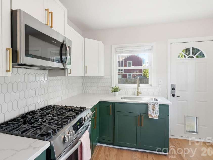 1545 Wickford Place, Charlotte, NC 28203.  MLS# CAR4435414, YatesRealty ID 57118. 