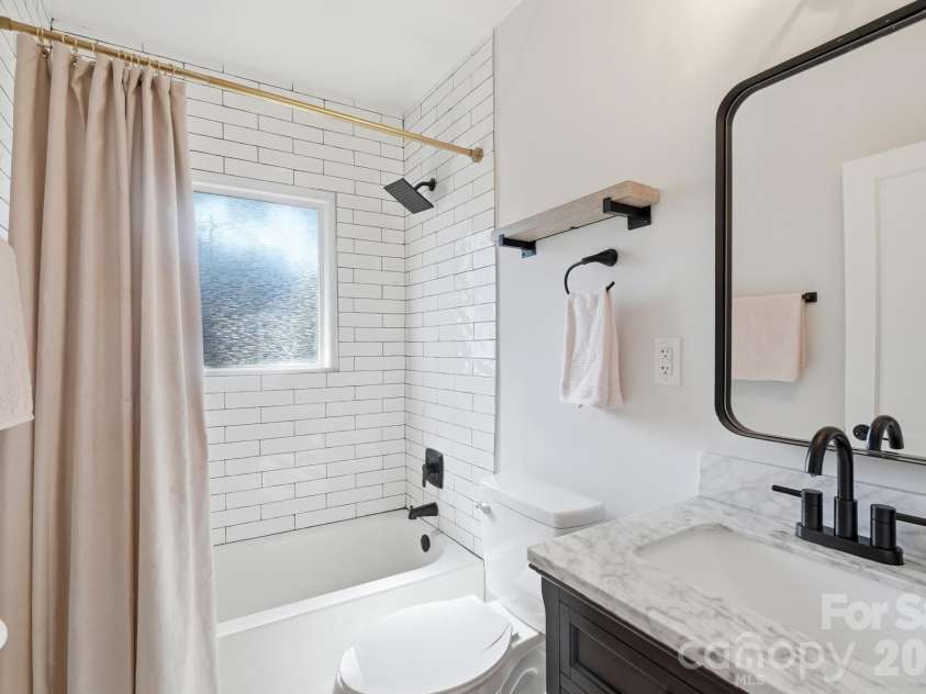 1545 Wickford Place, Charlotte, NC 28203.  MLS# CAR4435414, YatesRealty ID 57118. 