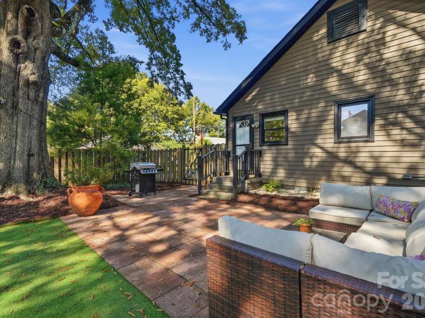 1545 Wickford Place, Charlotte, NC 28203.  MLS# CAR4435414, YatesRealty ID 57118. 