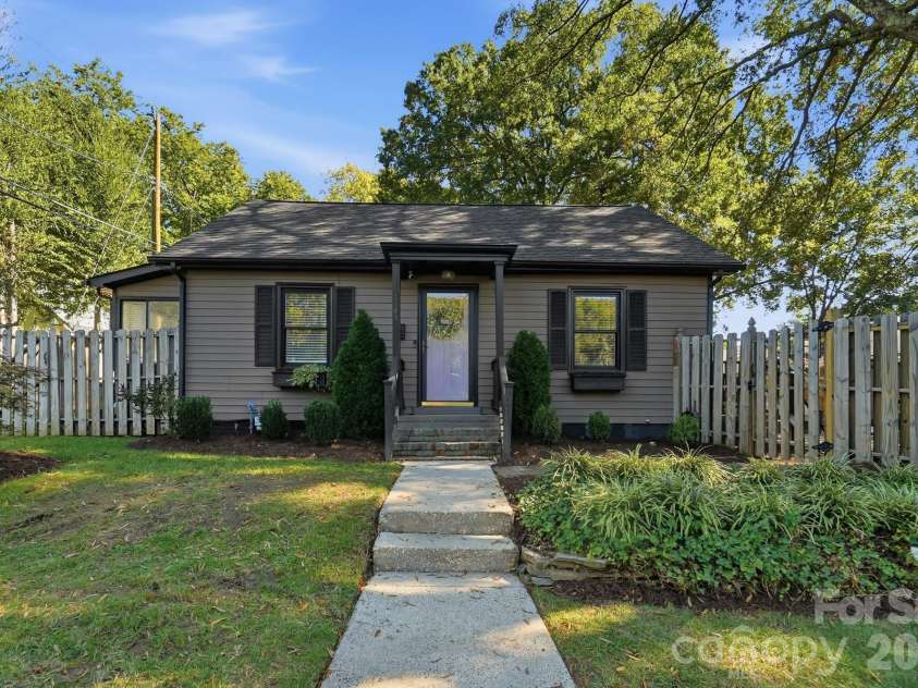 1545 Wickford Place, Charlotte, NC 28203.  MLS# CAR4435414, YatesRealty ID 57118. 