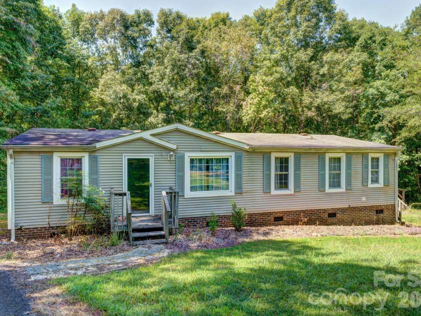 1218 Forest Ridge Drive, Bessemer City, NC 28016.  MLS# CAR4428497, YatesRealty ID 57119. 