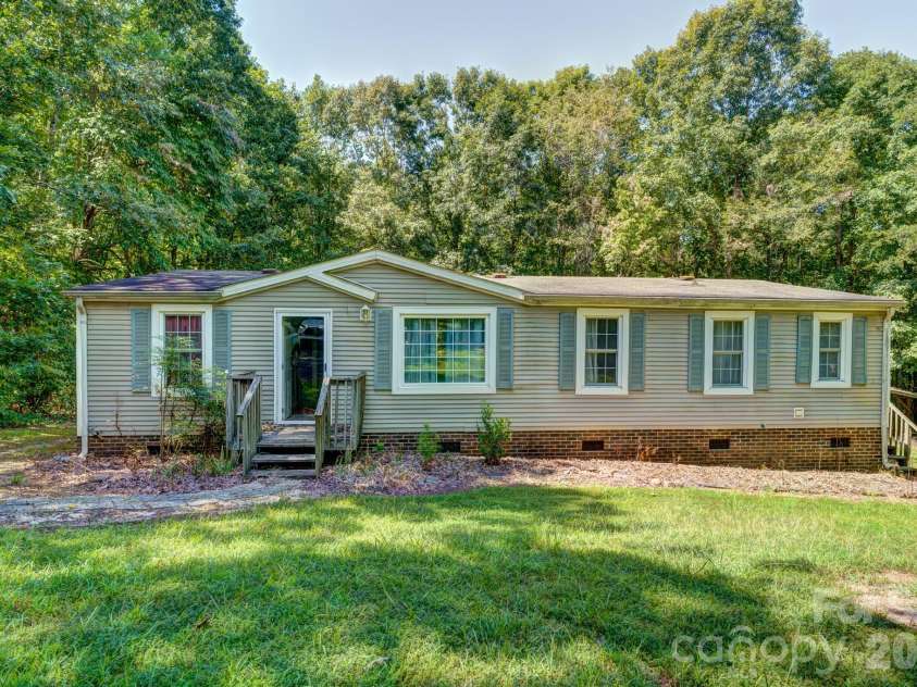 1218 Forest Ridge Drive, Bessemer City, NC 28016.  MLS# CAR4428497, YatesRealty ID 57119. 
