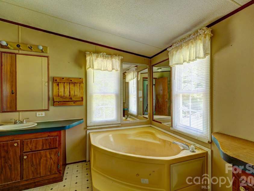 1218 Forest Ridge Drive, Bessemer City, NC 28016.  MLS# CAR4428497, YatesRealty ID 57119. 