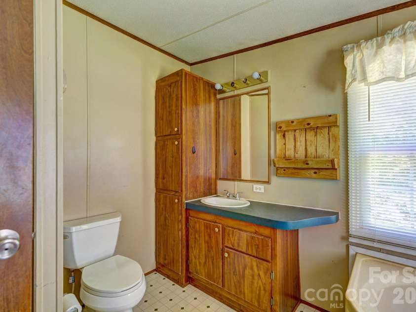 1218 Forest Ridge Drive, Bessemer City, NC 28016.  MLS# CAR4428497, YatesRealty ID 57119. 