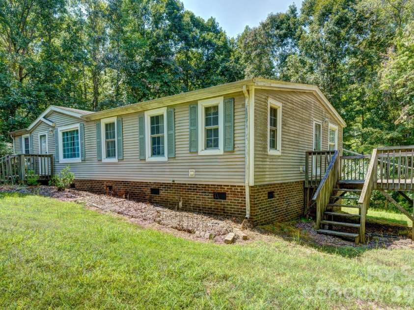 1218 Forest Ridge Drive, Bessemer City, NC 28016.  MLS# CAR4428497, YatesRealty ID 57119. 