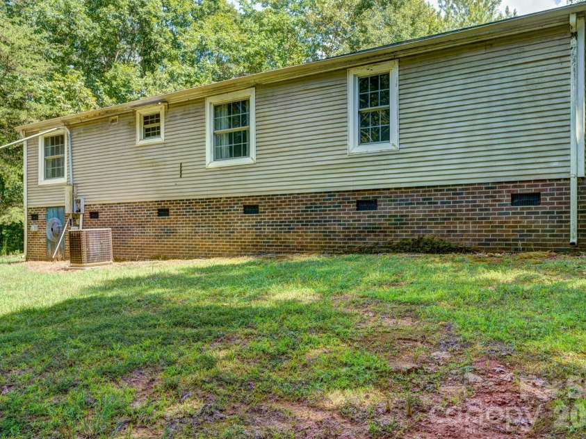 1218 Forest Ridge Drive, Bessemer City, NC 28016.  MLS# CAR4428497, YatesRealty ID 57119. 