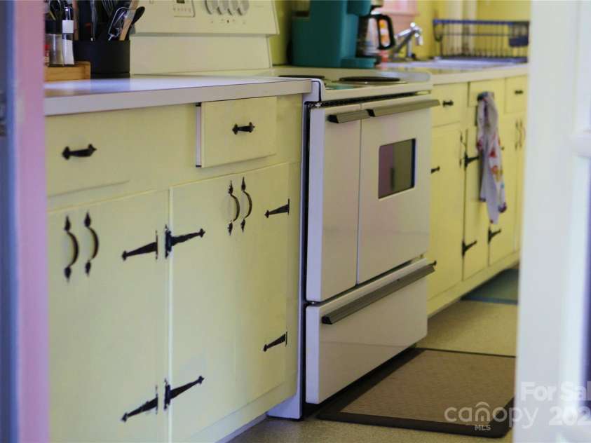 308 Hawthorne Street, Mount Holly, NC 28120.  MLS# CAR4216489, YatesRealty ID 5712. 