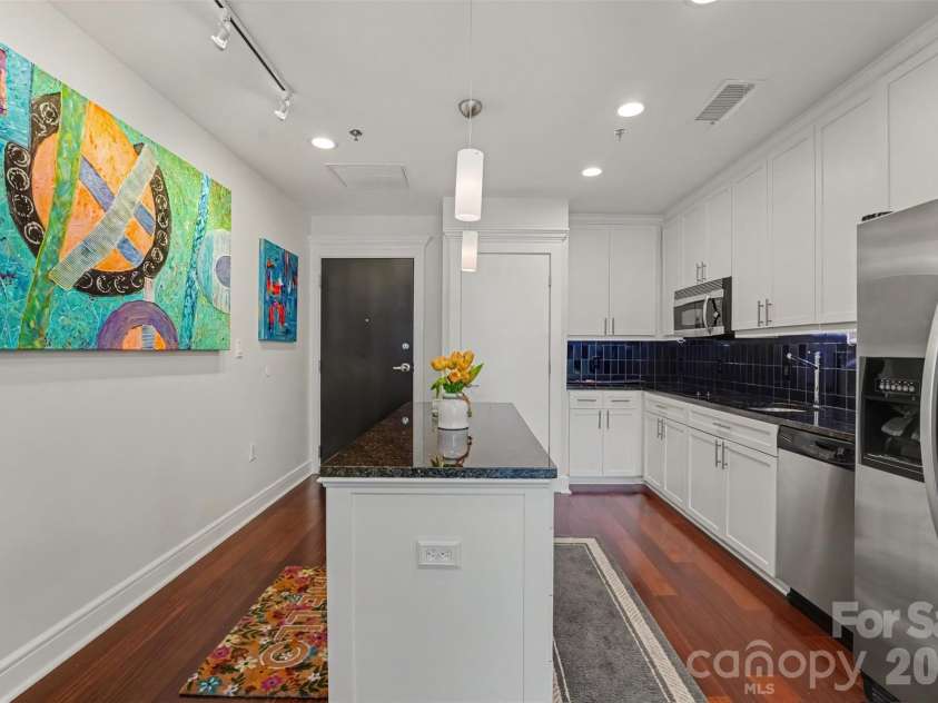333 West Trade Street, Charlotte, NC 28202.  MLS# CAR4432101, YatesRealty ID 57121. Kitchen and Front Door