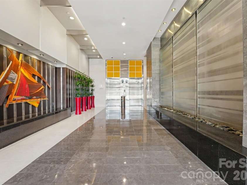 333 West Trade Street, Charlotte, NC 28202.  MLS# CAR4432101, YatesRealty ID 57121. Lobby