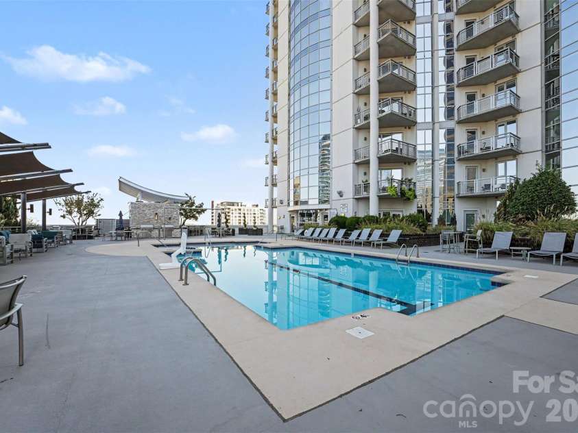 333 West Trade Street, Charlotte, NC 28202.  MLS# CAR4432101, YatesRealty ID 57121. Pool
