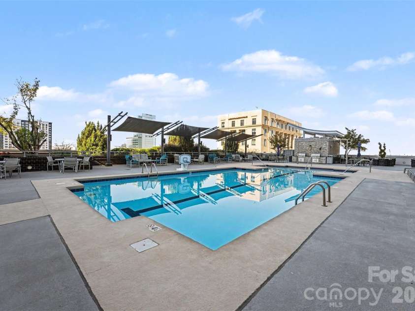 333 West Trade Street, Charlotte, NC 28202.  MLS# CAR4432101, YatesRealty ID 57121. Pool
