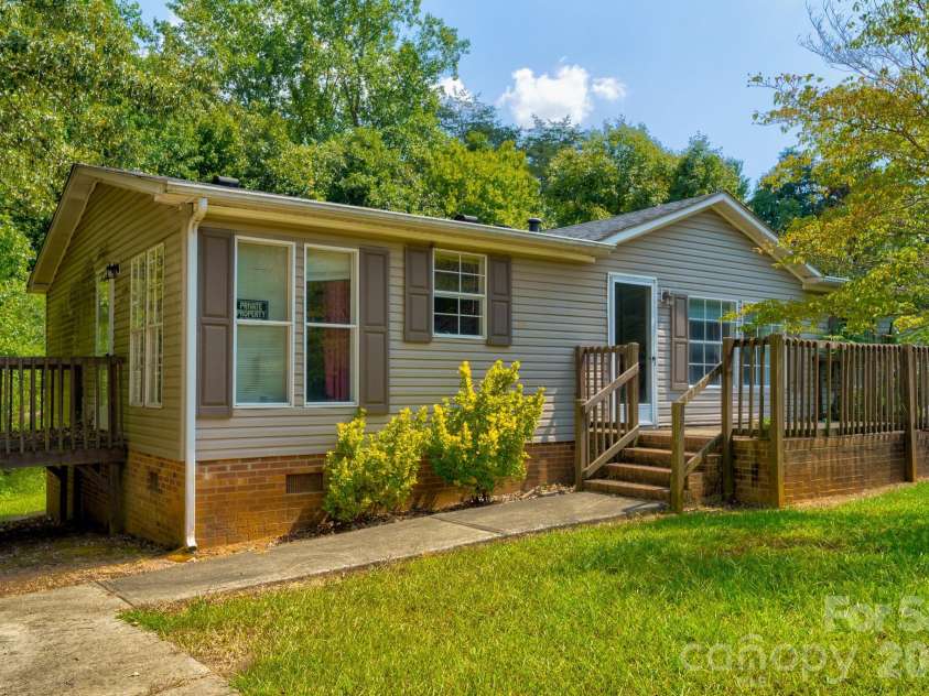 1233 Forest Ridge Drive, Bessemer City, NC 28016.  MLS# CAR4428498, YatesRealty ID 57122. 