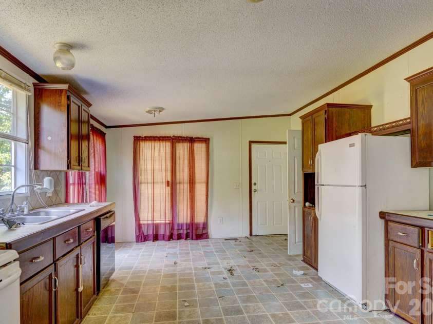 1233 Forest Ridge Drive, Bessemer City, NC 28016.  MLS# CAR4428498, YatesRealty ID 57122. 