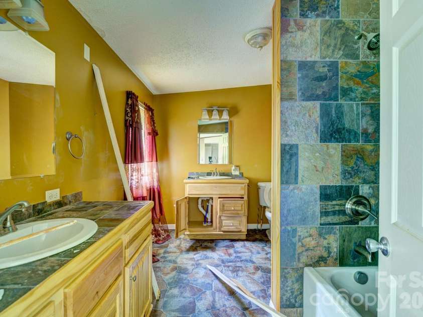 1233 Forest Ridge Drive, Bessemer City, NC 28016.  MLS# CAR4428498, YatesRealty ID 57122. 