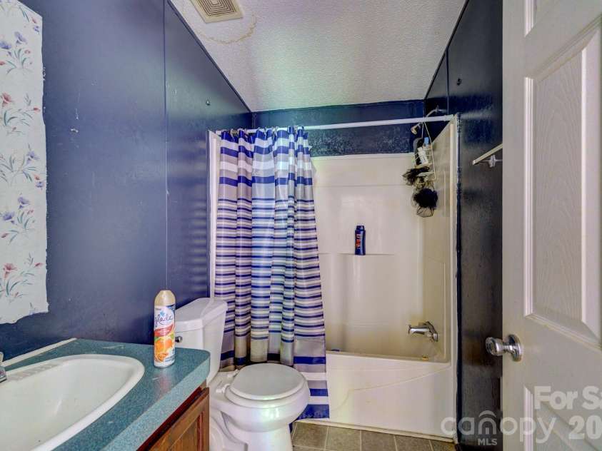 1233 Forest Ridge Drive, Bessemer City, NC 28016.  MLS# CAR4428498, YatesRealty ID 57122. 