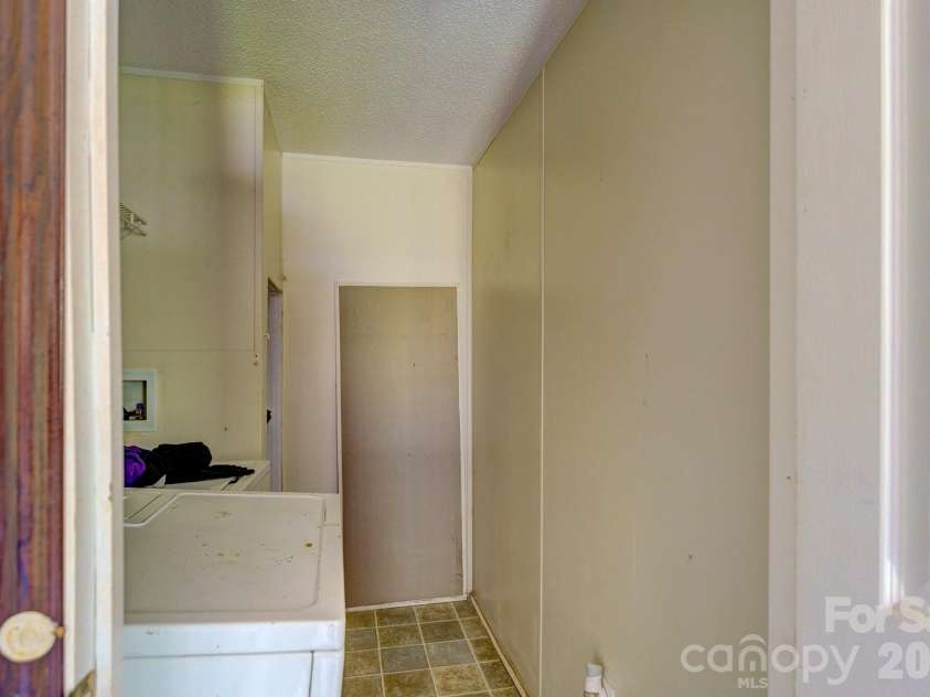 1233 Forest Ridge Drive, Bessemer City, NC 28016.  MLS# CAR4428498, YatesRealty ID 57122. 
